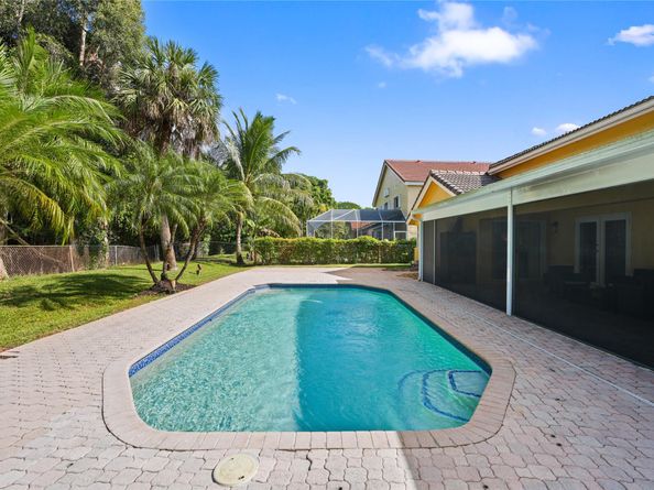 19775 NW 10th St, Pembroke Pines FL 33029