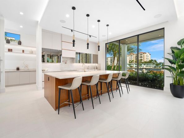 2880 NE 9th Street, Pompano Beach FL 33062