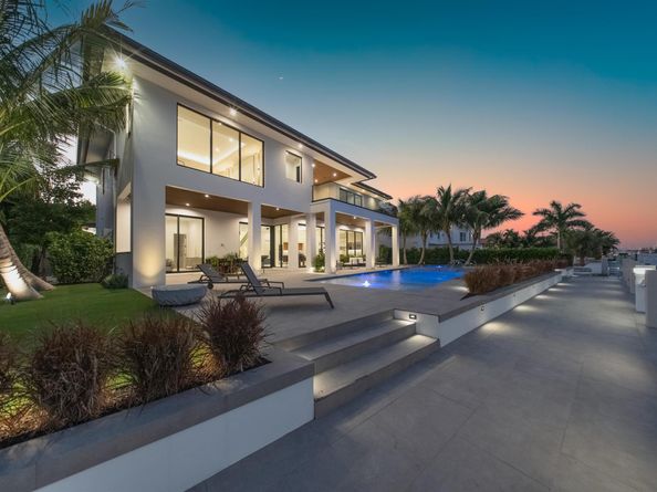 2880 NE 9th Street, Pompano Beach FL 33062