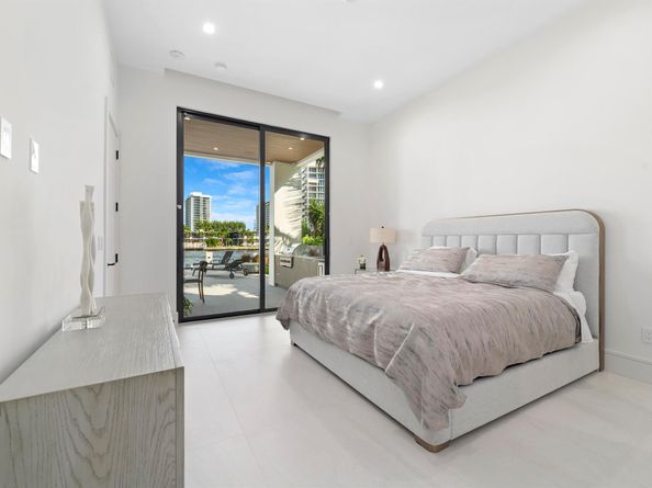 2880 NE 9th Street, Pompano Beach FL 33062