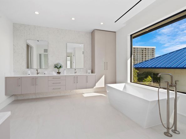 2880 NE 9th Street, Pompano Beach FL 33062