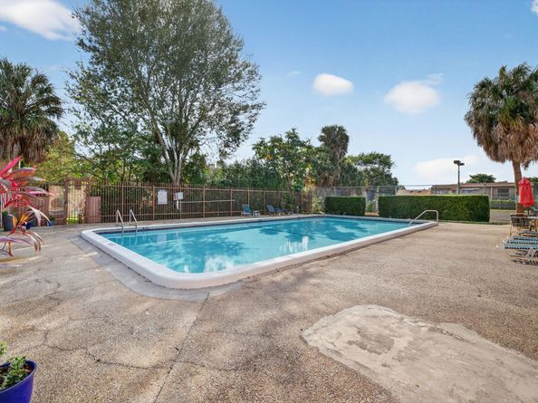 16 Toledo Ct 338, Davie FL 33324