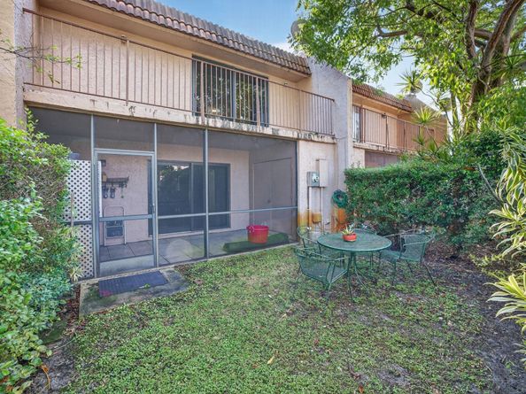 16 Toledo Ct 338, Davie FL 33324