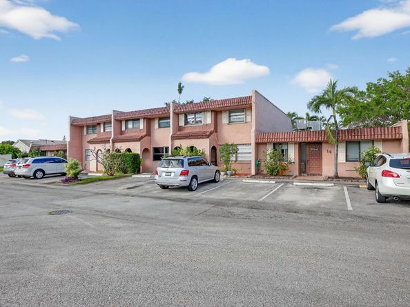 16 Toledo Ct 338, Davie FL 33324