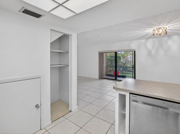 16 Toledo Ct 338, Davie FL 33324