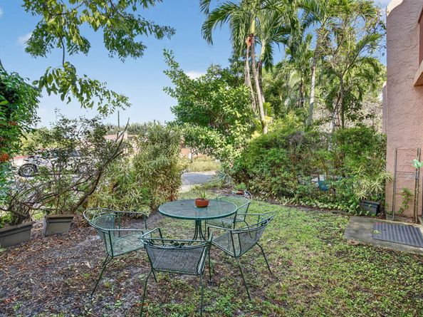 16 Toledo Ct 338, Davie FL 33324