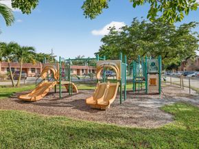 16 Toledo Ct 338, Davie FL 33324