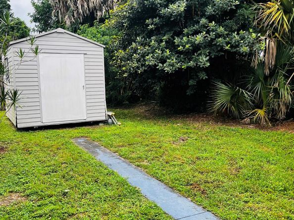 802 Royal Palm Beach Boulevard, Royal Palm Beach FL 33411