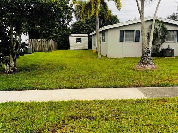 802 Royal Palm Beach Boulevard, Royal Palm Beach FL 33411