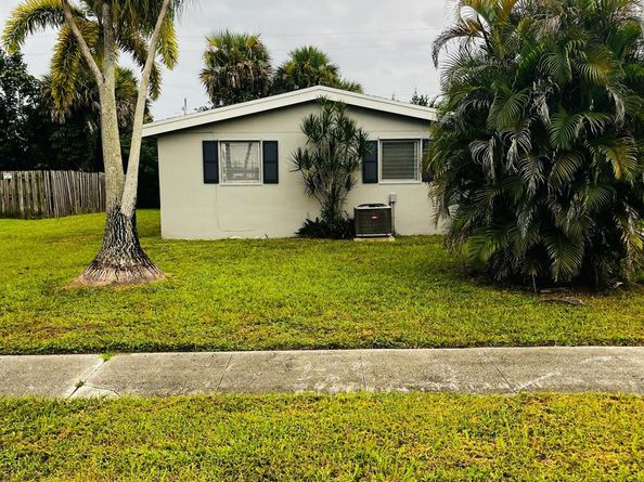 802 Royal Palm Beach Boulevard, Royal Palm Beach FL 33411