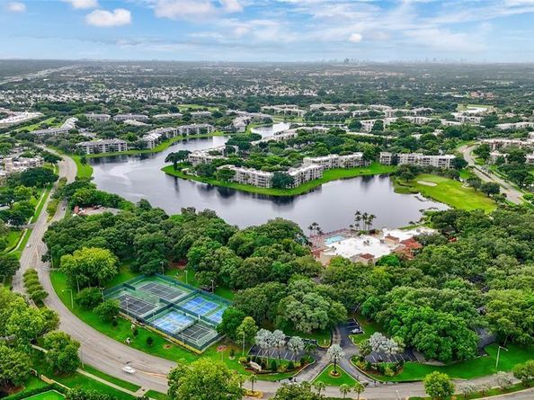 1502 Whitehall Dr 106, Davie FL 33324