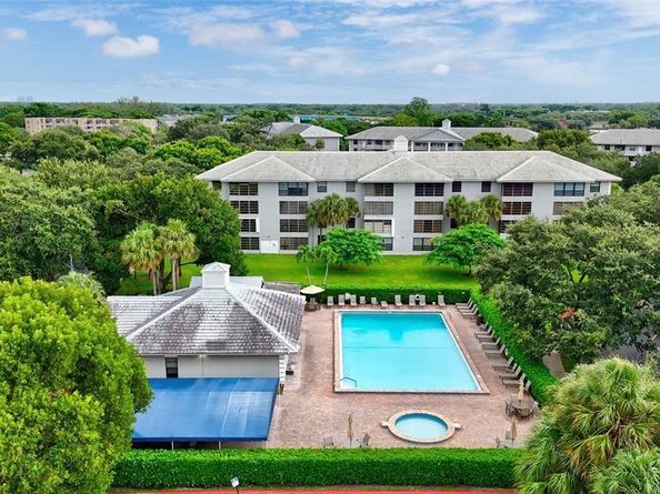 1502 Whitehall Dr 106, Davie FL 33324