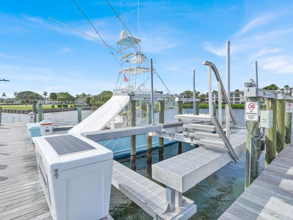 1660 Twelve Oaks Way 101 & 50 Ft. Dock & 30k L, North Palm Beach FL 33408