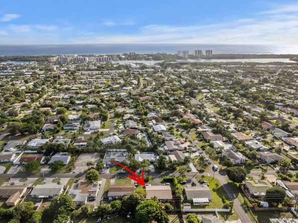 2631 NE 2nd Avenue, Boca Raton FL 33431