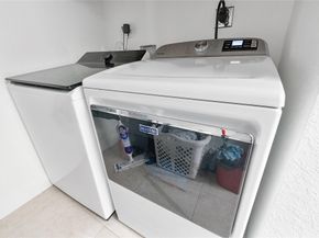 8211 NW 74th Ave, Tamarac FL 33321