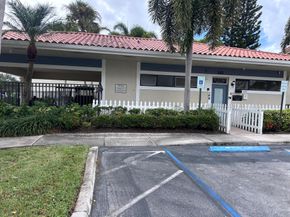 1525 Lake Crystal Drive D, West Palm Beach FL 33411