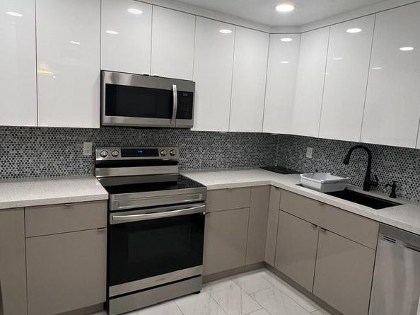 900 NE 195th St 314, Miami FL 33179