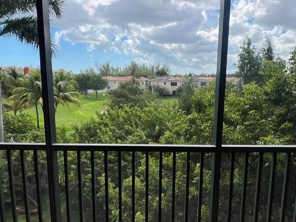 900 NE 195th St 314, Miami FL 33179