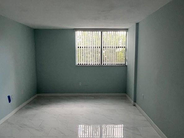 900 NE 195th St 314, Miami FL 33179