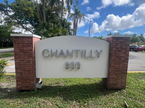 900 NE 195th St 314, Miami FL 33179