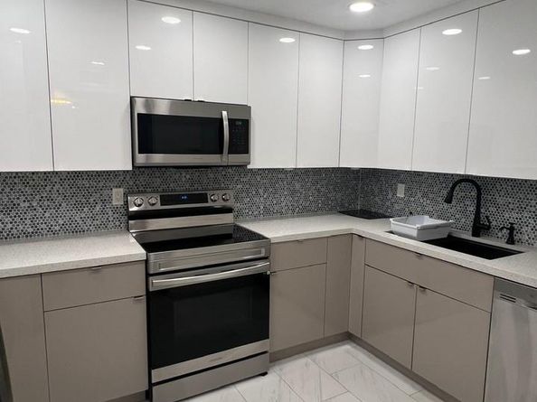 900 NE 195th St 314, Miami FL 33179