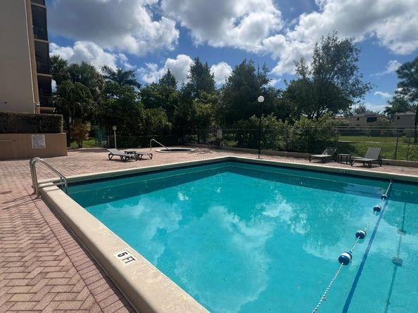 900 NE 195th St 314, Miami FL 33179