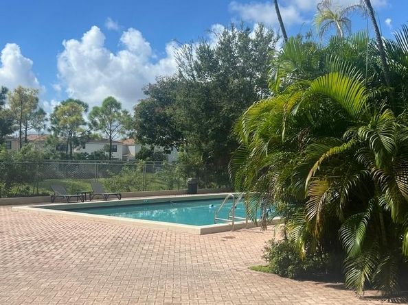 900 NE 195th St 314, Miami FL 33179