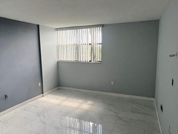 900 NE 195th St 314, Miami FL 33179