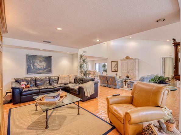 3 Brentwood Drive, Boynton Beach FL 33436