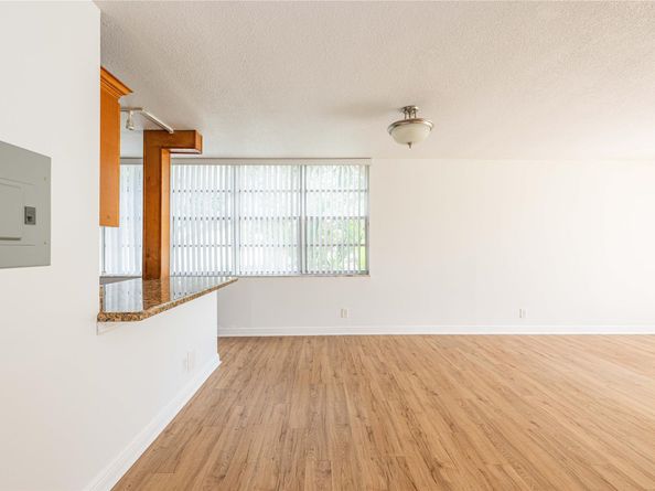 9471 Evergreen Pl 201, Davie FL 33324