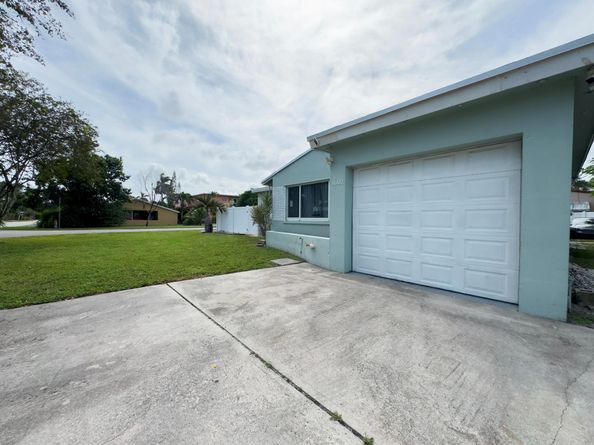 1602 N 23 Avenue, Hollywood FL 33020
