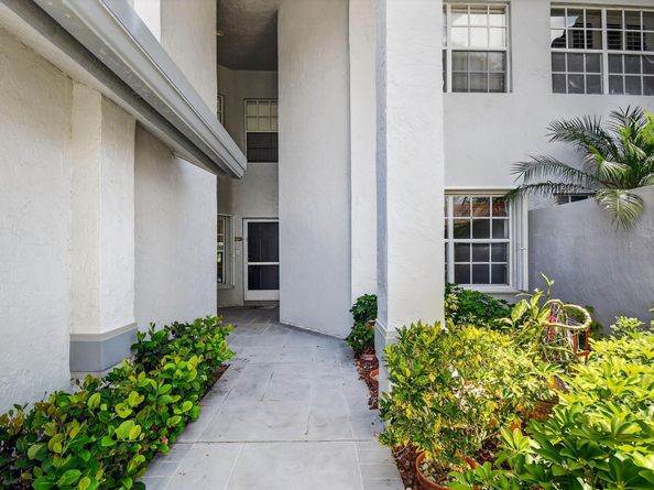 11570 Briarwood Circle 1, Boynton Beach FL 33437