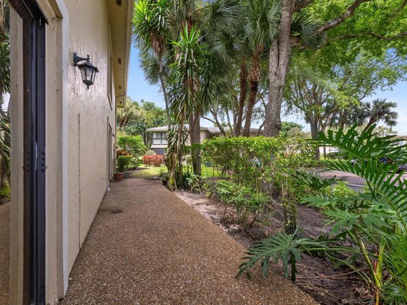 30 Westgate Lane 30g, Boynton Beach FL 33436