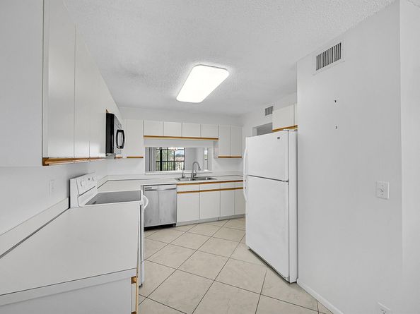 4725 Lucerne Lakes Boulevard E 411, Lake Worth FL 33467