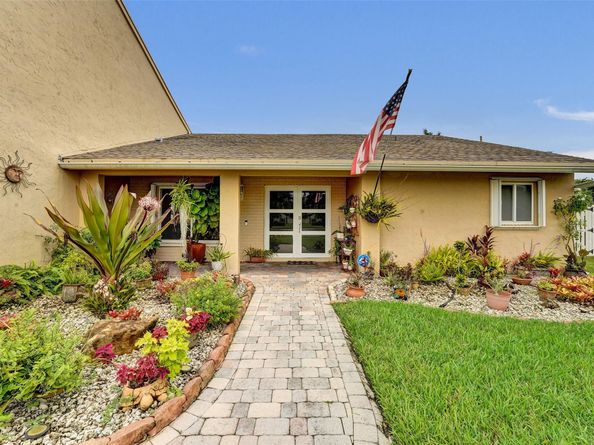 14580 Fairfax Pl, Davie FL 33325