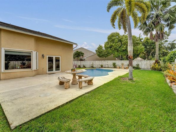 14580 Fairfax Pl, Davie FL 33325