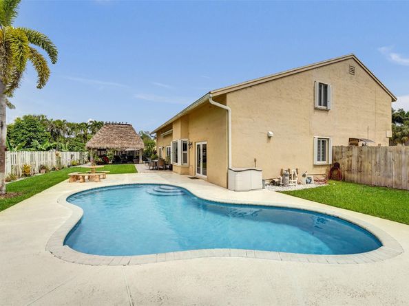 14580 Fairfax Pl, Davie FL 33325