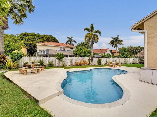 14580 Fairfax Pl, Davie FL 33325