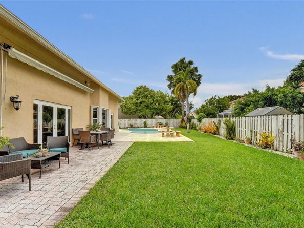 14580 Fairfax Pl, Davie FL 33325