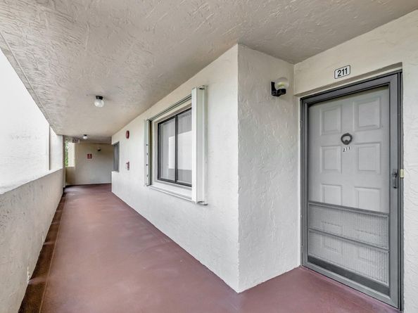 3154 Via Poinciana 211, Lake Worth FL 33467