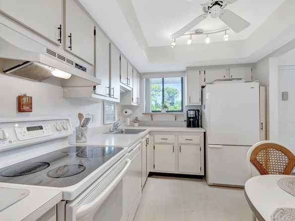 3154 Via Poinciana 211, Lake Worth FL 33467