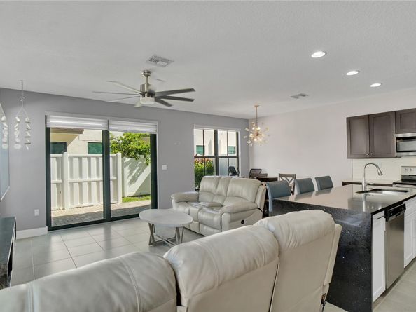 2030 Oysterwood Ln, Riviera Beach FL 33410