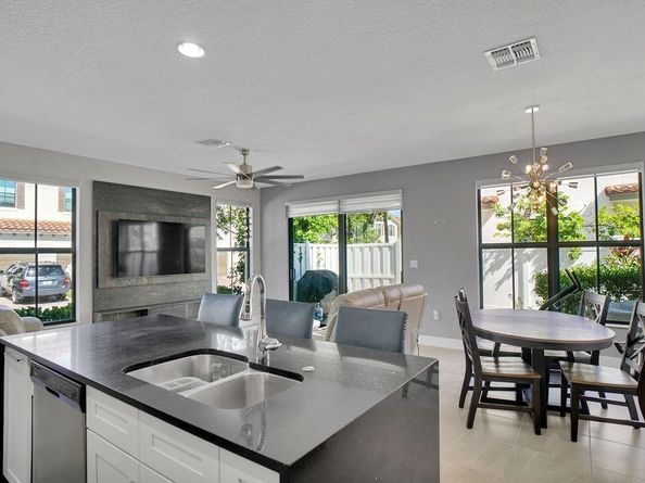 2030 Oysterwood Ln, Riviera Beach FL 33410