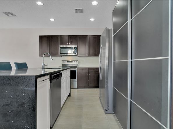 2030 Oysterwood Ln, Riviera Beach FL 33410