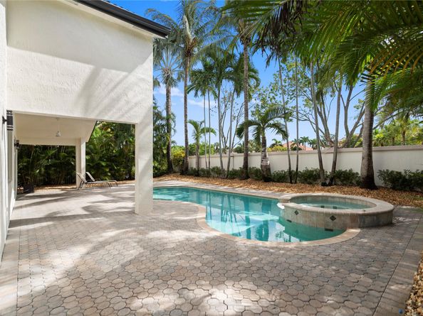 1523 SW 161st Ave, Pembroke Pines FL 33027