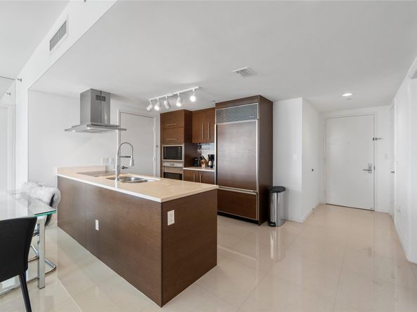 495 Brickell Ave 811, Miami FL 33131