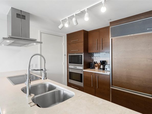 495 Brickell Ave 811, Miami FL 33131