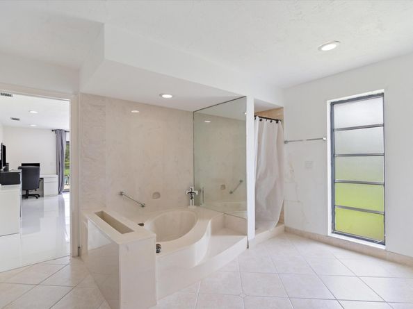516 Muirfield Drive, Atlantis FL 33462