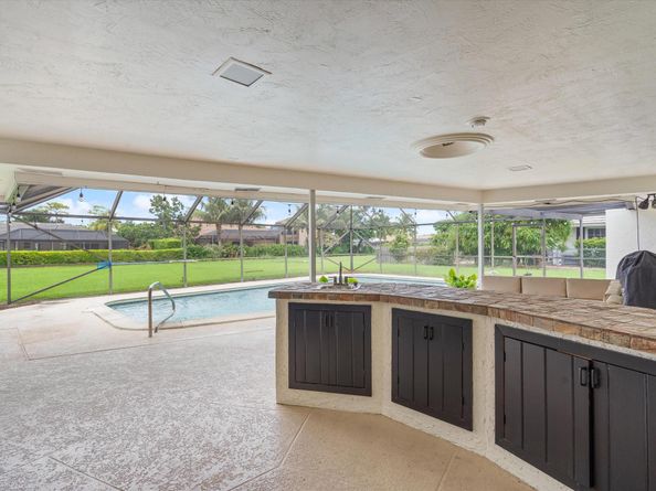 516 Muirfield Drive, Atlantis FL 33462