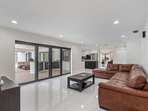 516 Muirfield Drive, Atlantis FL 33462
